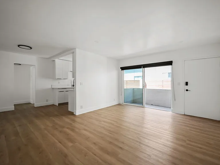 2034 S Garth Avenue Apartments — Photo 51