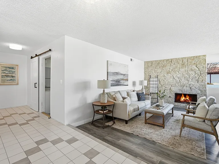 24420 Alliene Ave — Photo 9