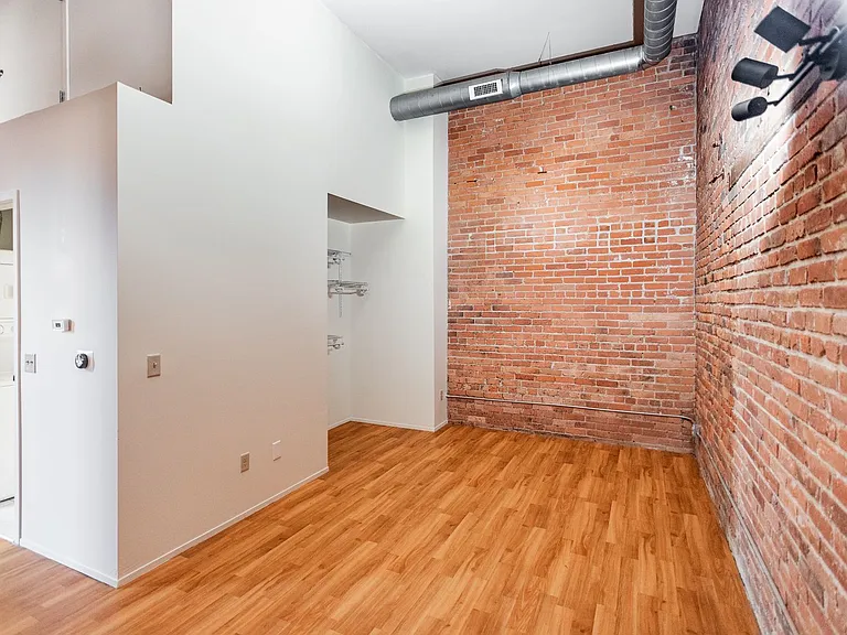 The Lofts at New Amsterdam — Photo 20