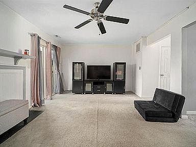 3rd image of 428 Peregrine St