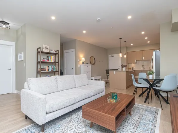 290 Wilfert Rd #303, View Royal, BC V9C 1A3