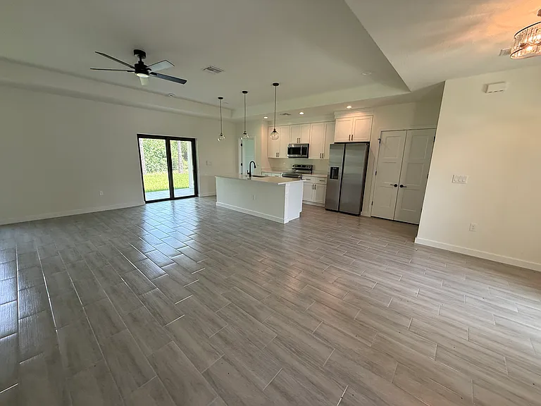 1250 Overhead St — Photo 3