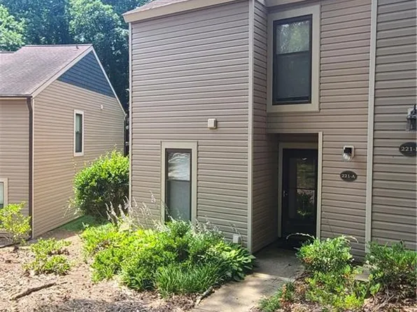 221A Village Ln, Greensboro, NC 27409
