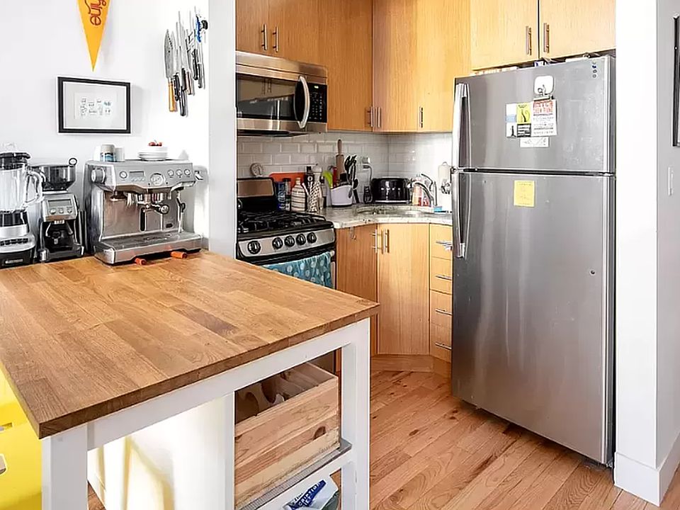 2nd image of 139 Montague St #2D