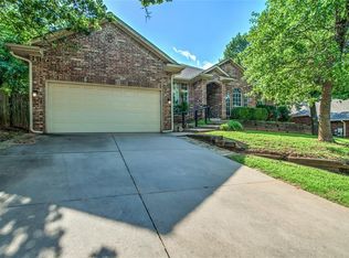 705 N Creek Dr, Edmond, OK 73034