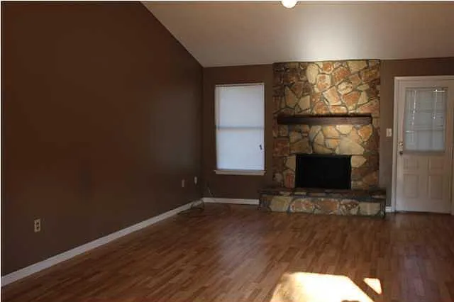 3 bed, 1168 sqft, $1,900 — Photo 3