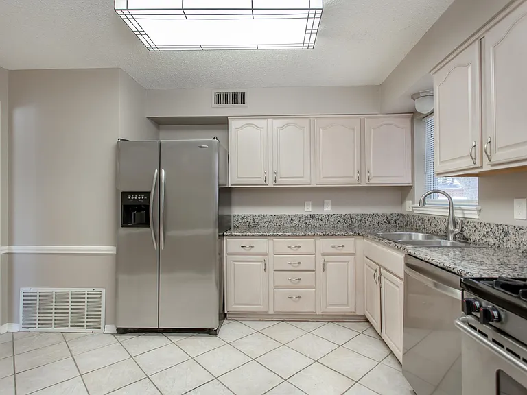 6912 Wake Forrest Dr — Photo 9