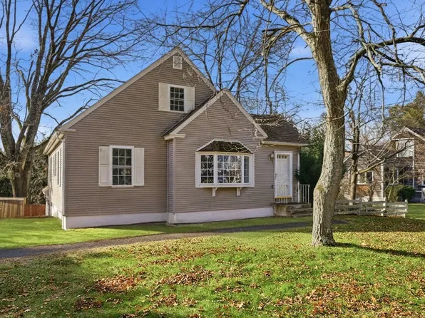 289 Morgan St, South Hadley, MA 01075