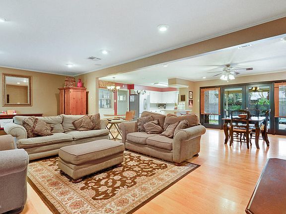 4th image of 140 Templeton Dr