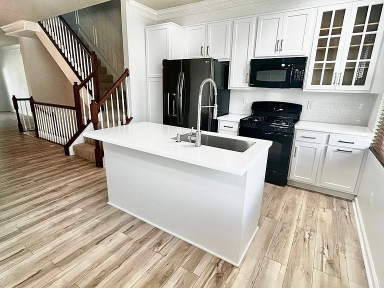 3030 Chinkapin Oak Ln — Photo 2