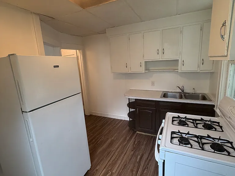 669 McKinley Ave — Photo 2