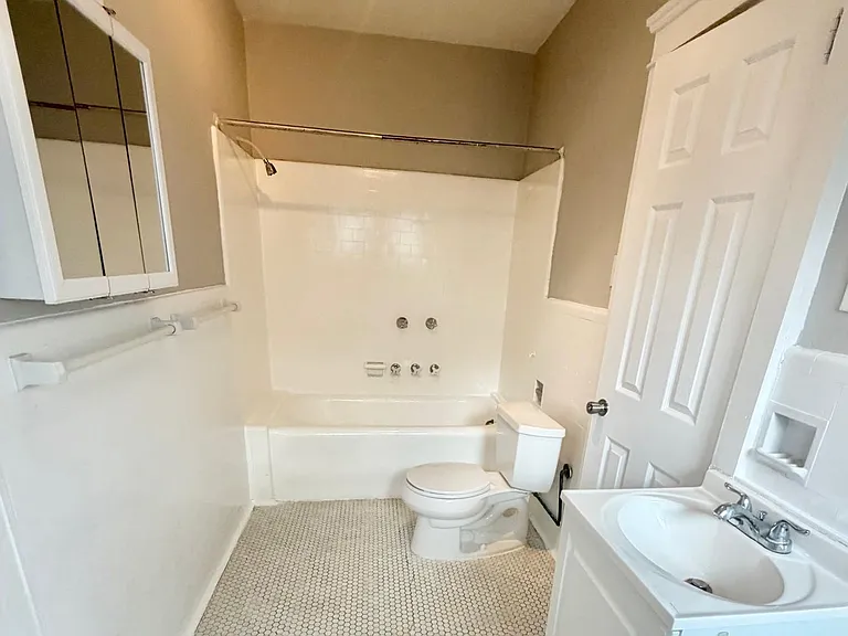 512 Whitney Ave #2A — Photo 2