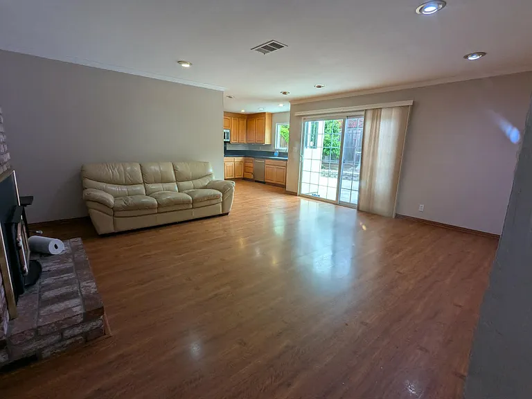 3215 Vallejo Pl — Photo 5