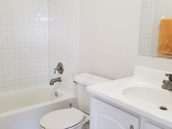 4th image of 640 Perrie Dr APT 302