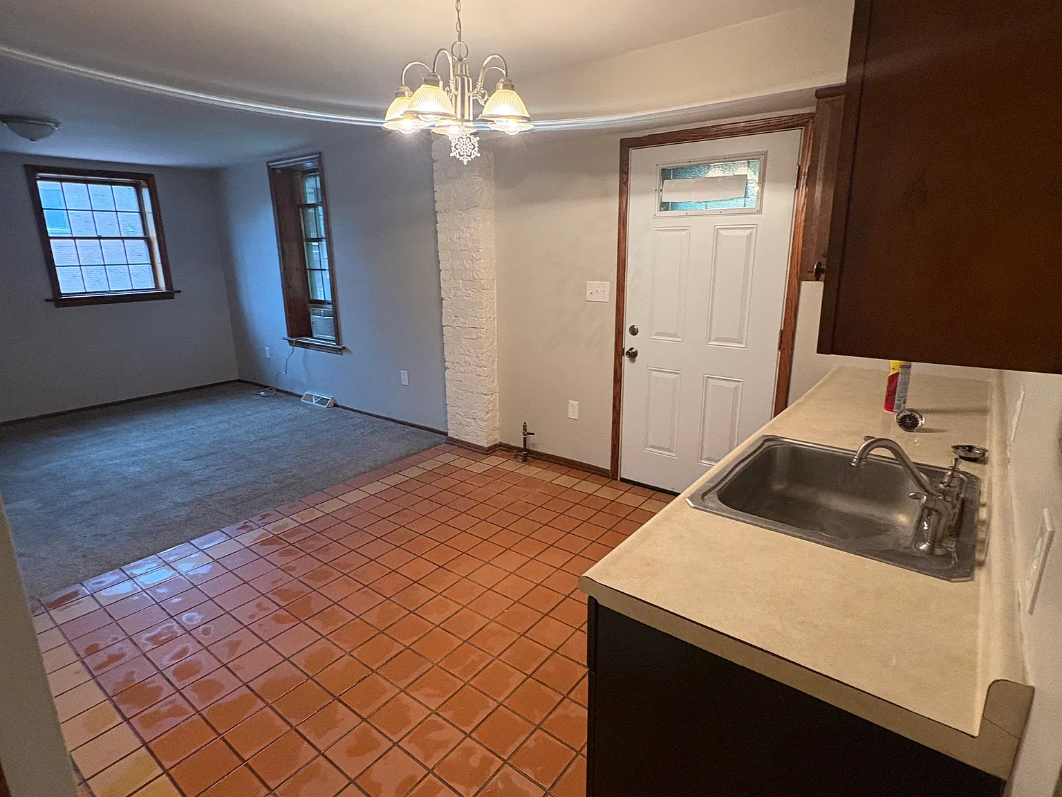 2 bed, 1200 sqft, $1,050 — Photo 2