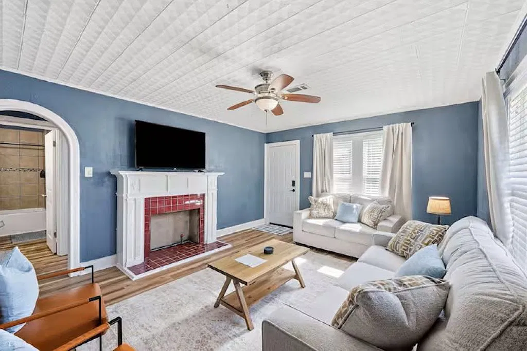 3 bed, 1164 sqft, $2,400 — Photo 3