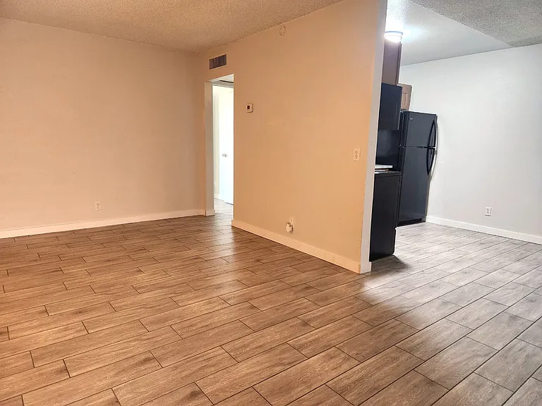 5112 N 28th Dr #3 — Photo 6