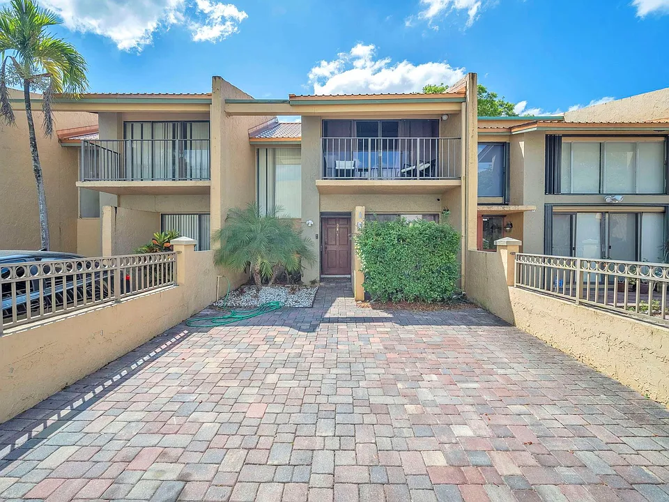 740 E Coco Plum Cir #3