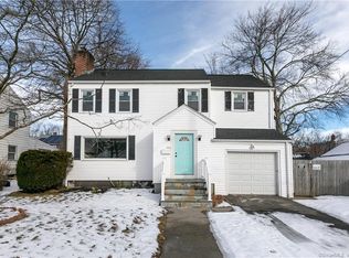 26 Marsdale Ave, Bridgeport, CT 06606