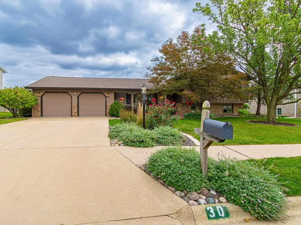 30 Lincoln Ct, Morton, IL 61550