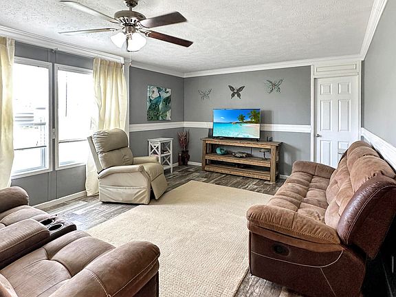 3rd image of 13801 Foxrun Dr