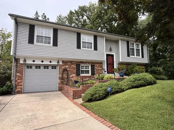 4503 Lantern Pl, Alexandria, VA 22306