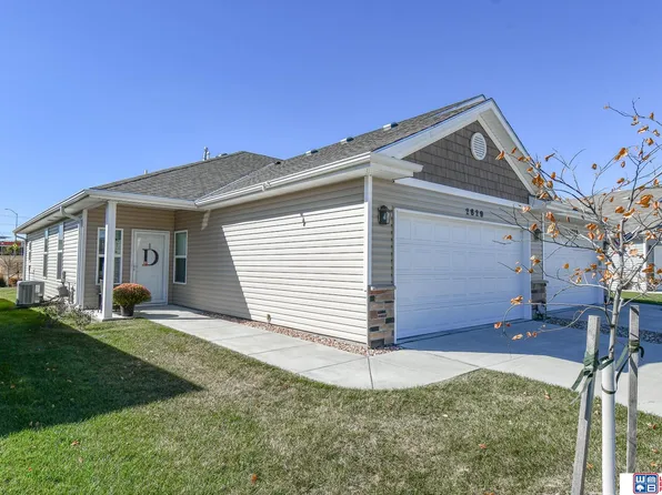 2829 Wagon Dr, Lincoln, NE 68507