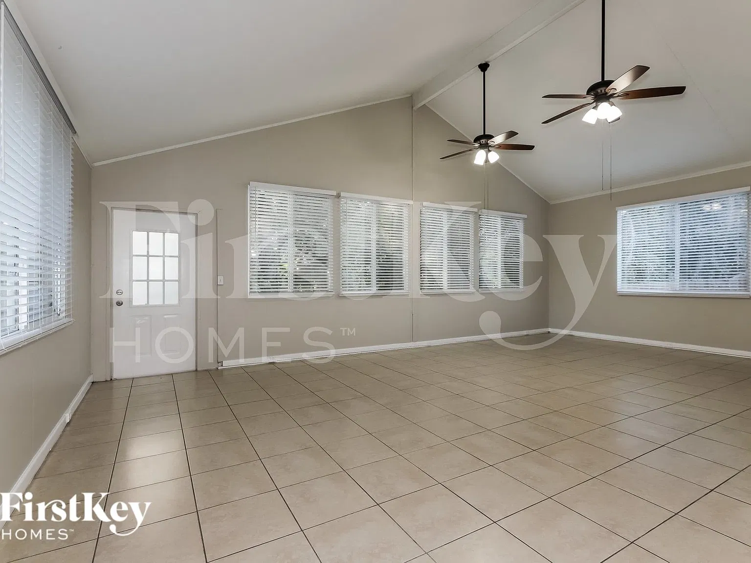 3 bed, 2.0 bath, 1900 sqft, $2,590 — Photo 4