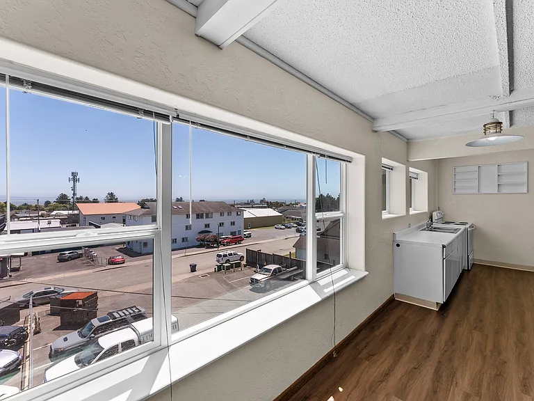 619 Chetco Ave #4 — Photo 2