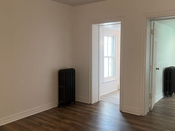 3rd image of 523 N New St #523