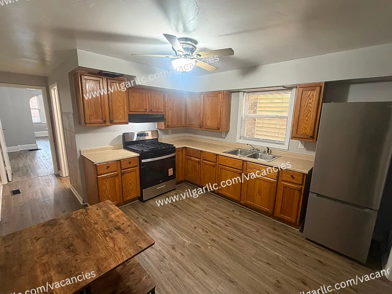 4856 Magoun Ave — Photo 6
