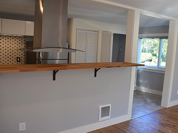5th image of 2863 Thorndyke Ave W APT 102
