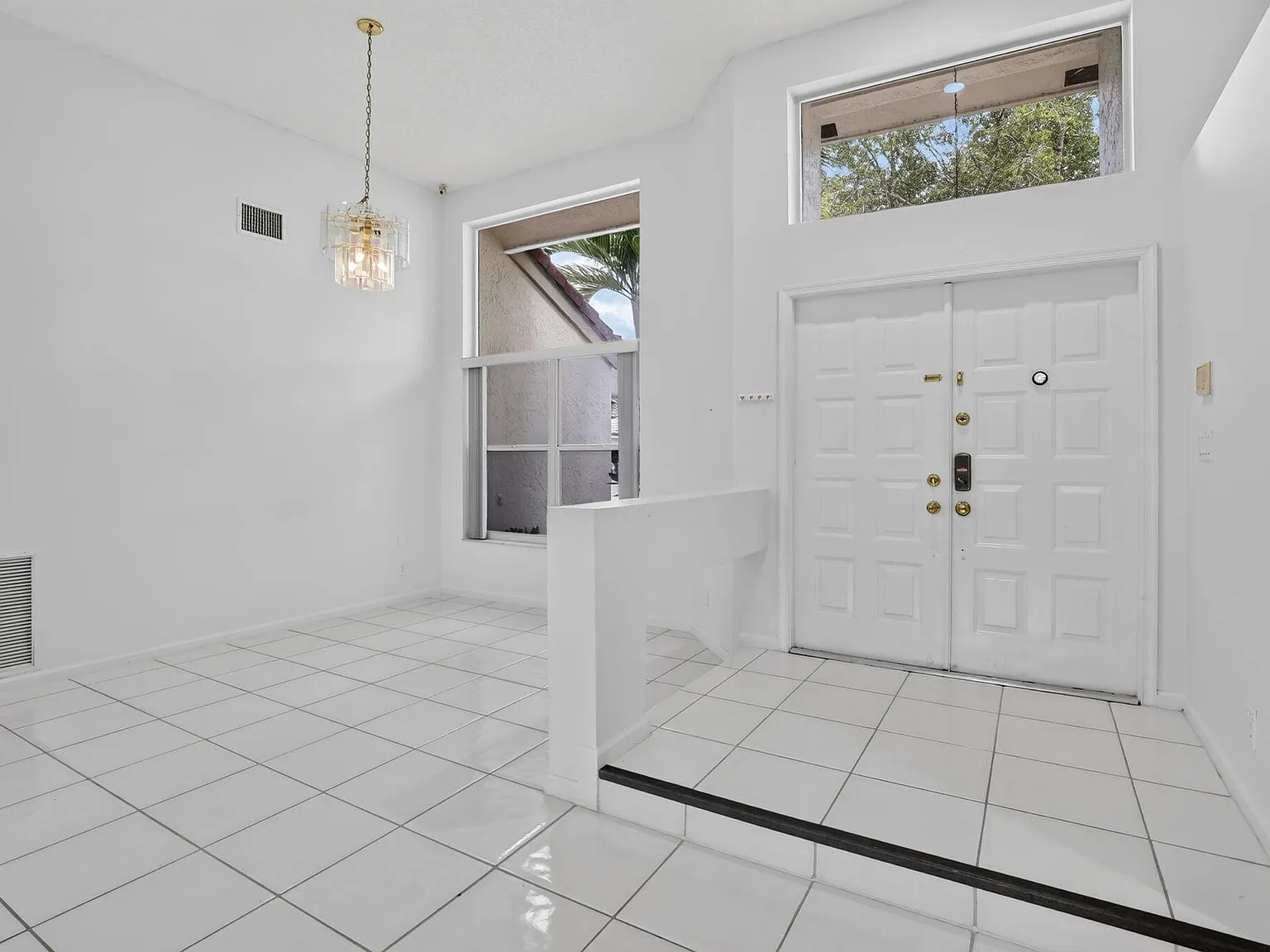 4 bed, 2.5 bath, 2612 sqft, $5,000 — Photo 4