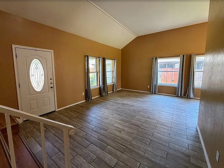 10307 Linecamp Dr — Photo 4