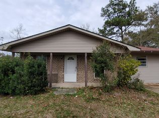 525 Spanish Acres Dr, Waveland, MS 39520