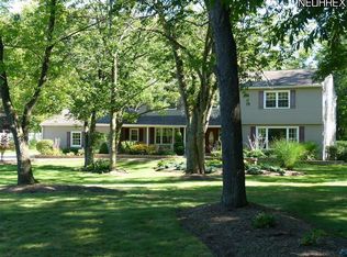 8121 Cloveridge Rd, Chagrin Falls, OH 44022