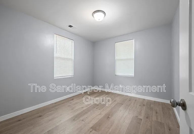 2645 Oregon Ave — Photo 10