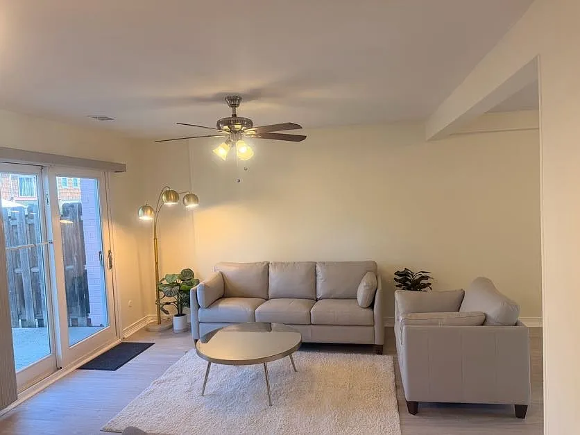 3 bed, 2.5 bath, 1222 sqft, $2,990 — Photo 2