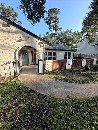 511 Rosewood Dr Photo 1