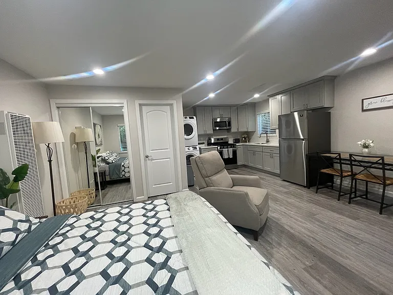 392 Menker Ave #3 — Photo 3