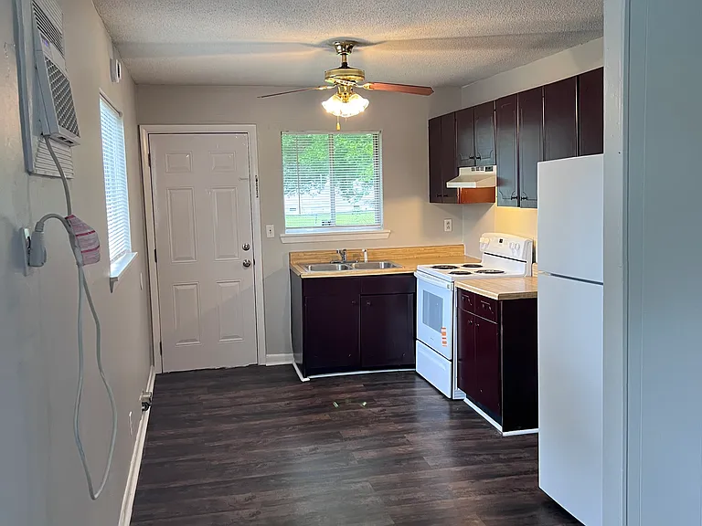 1610B Glowmont Dr #B — Photo 6