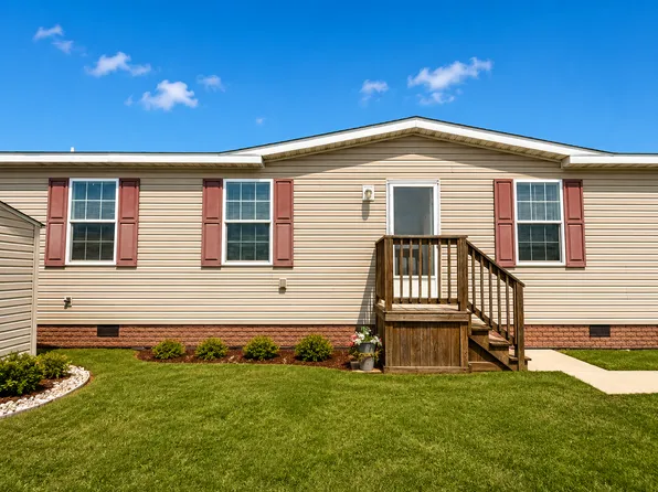 12250 Woodland Ridge Cir #24, South Lyon, MI 48178