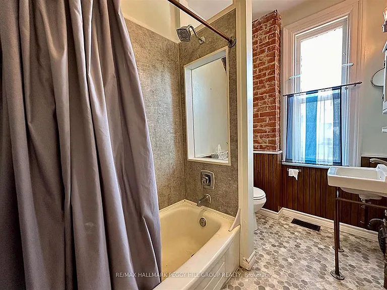 44 Toronto St #3 — Photo 9