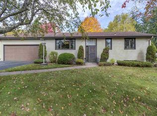 2306 Hutchinson Rd, Duluth, MN 55811