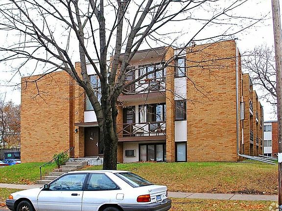 2nd image of 621 5th Ave SE APT 3