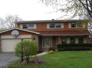 910 W Palm Dr, Mount Prospect, IL 60056