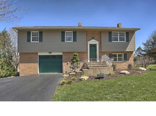 105 Charles Blvd, Sinking Spring, PA 19608
