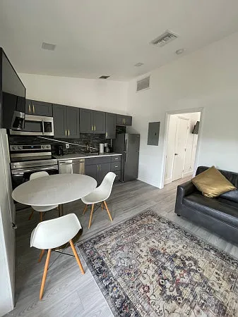 1550 Argyle Dr #4 — Photo 1