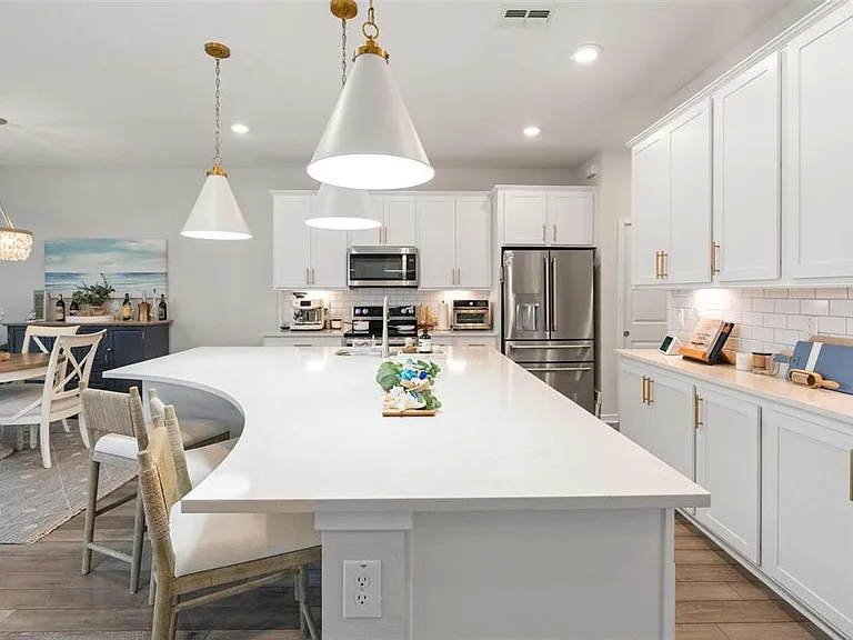 351 Surfside Ave NE — Photo 4