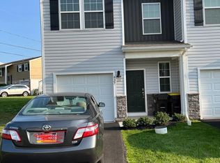 927 Still Waters Ln, Pennsburg, PA 18073